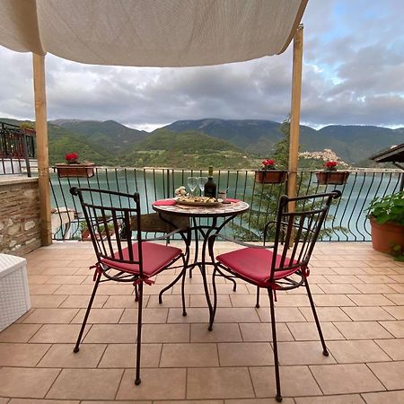 Colle di Tora B&B La Casetta Sul Lago מראה חיצוני תמונה
