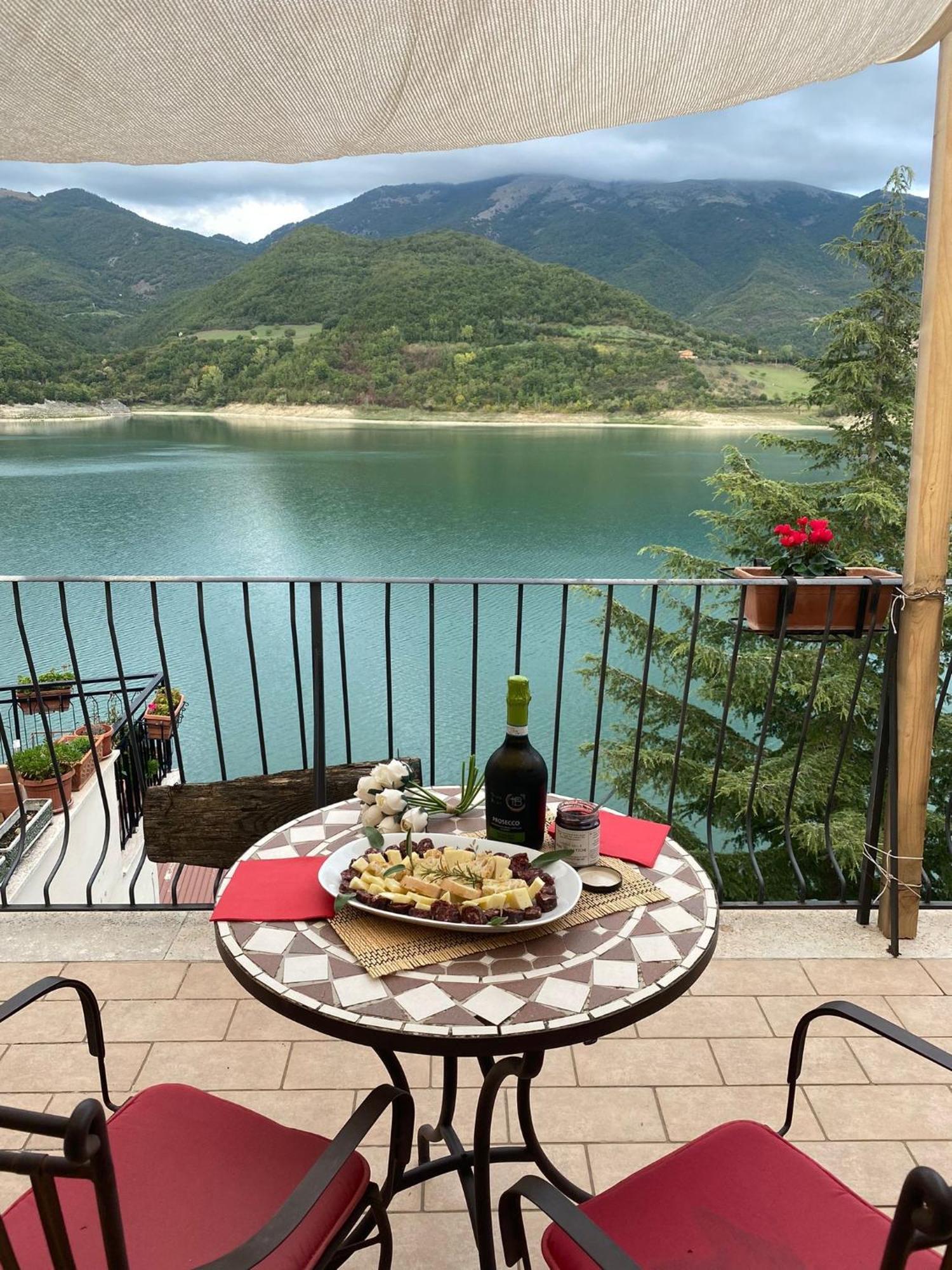 Colle di Tora B&B La Casetta Sul Lago מראה חיצוני תמונה
