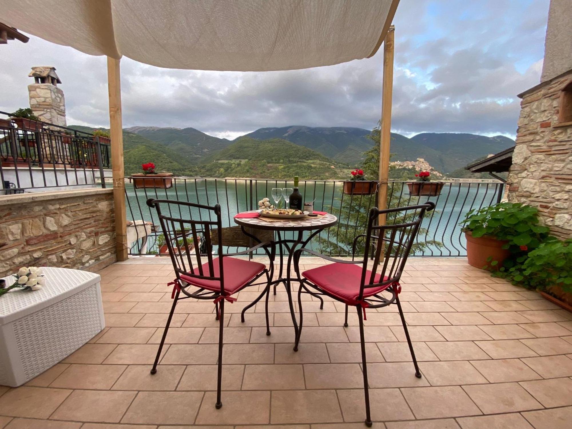 Colle di Tora B&B La Casetta Sul Lago מראה חיצוני תמונה