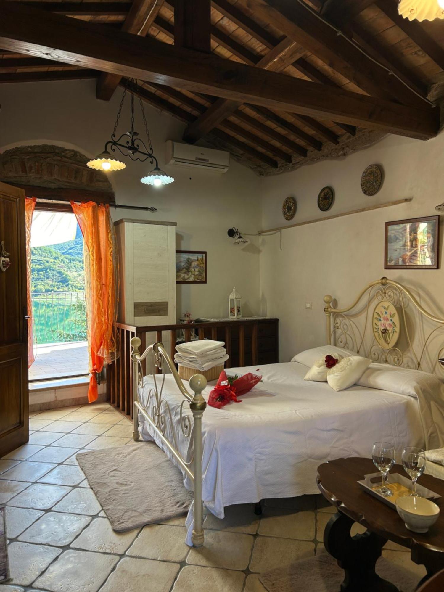 Colle di Tora B&B La Casetta Sul Lago מראה חיצוני תמונה