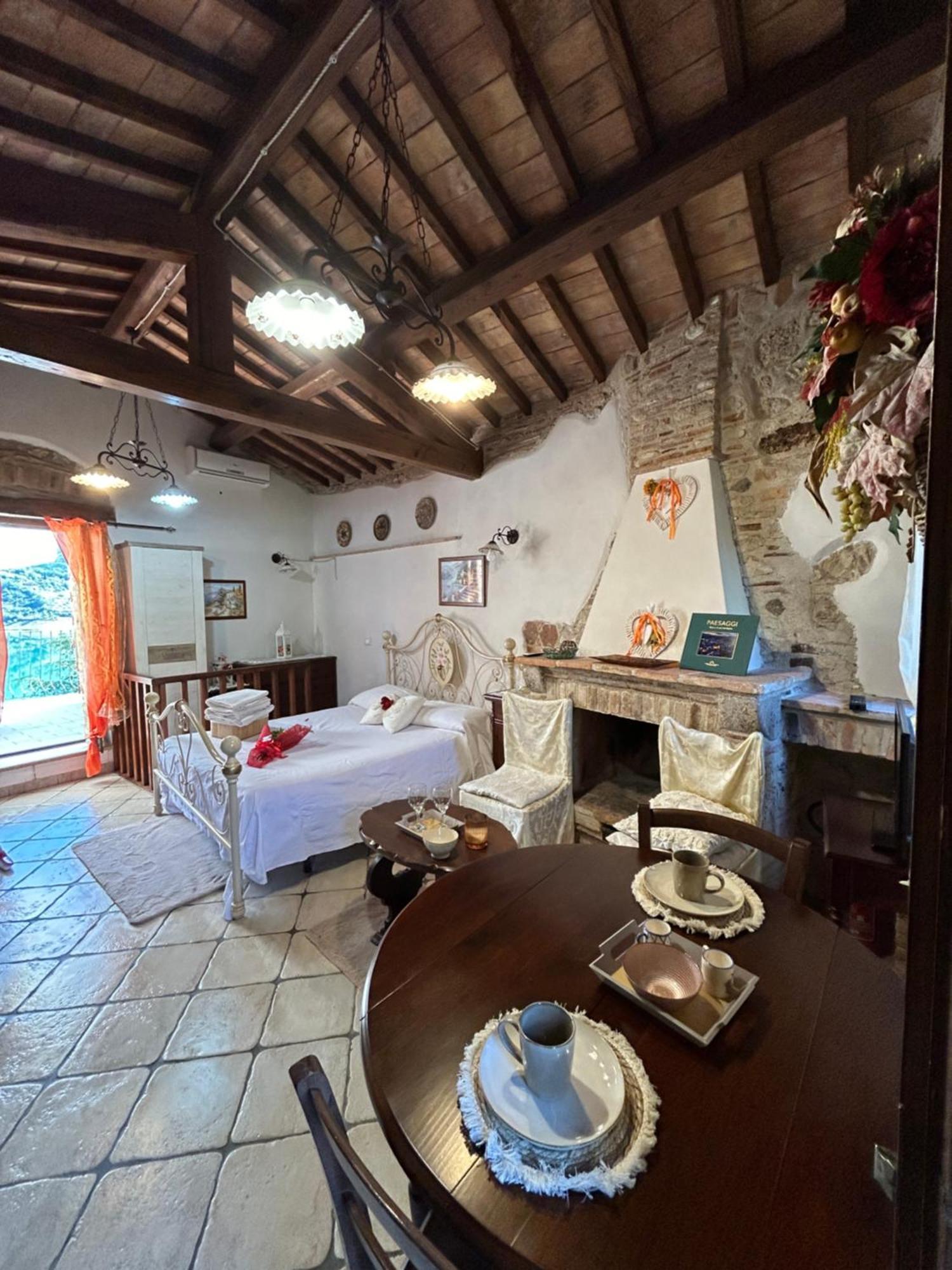Colle di Tora B&B La Casetta Sul Lago מראה חיצוני תמונה
