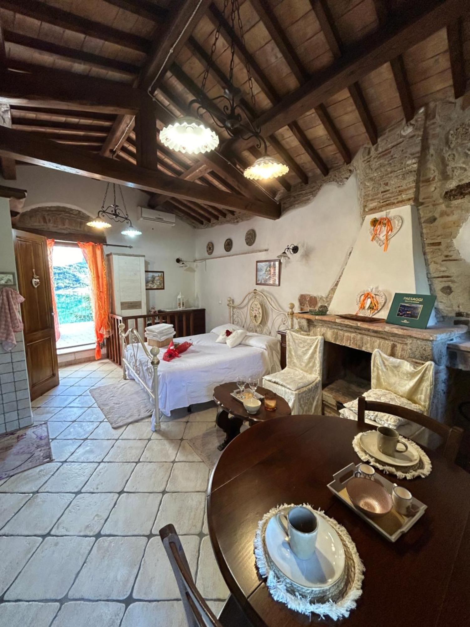 Colle di Tora B&B La Casetta Sul Lago מראה חיצוני תמונה